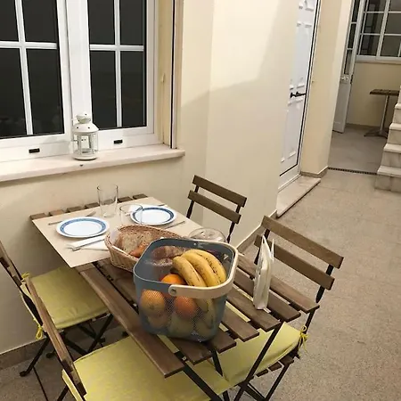 בית נופש Charming House With Terrace Near The Center פארו