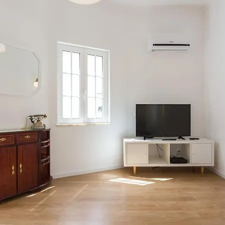 בית נופש Charming House With Terrace Near The Center פארו
