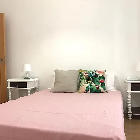 בית נופש Charming House With Terrace Near The Center