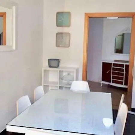 בית נופש Charming House With Terrace Near The Center