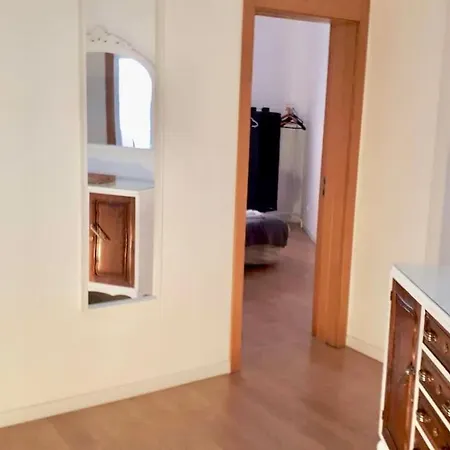 Charming House With Terrace Near The Center בית נופש