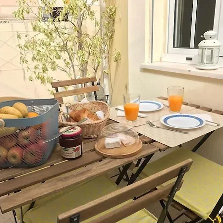 Holiday home Charming House With Terrace Near The Center