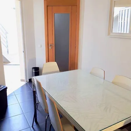 Charming House With Terrace Near The Center בית נופש פארו