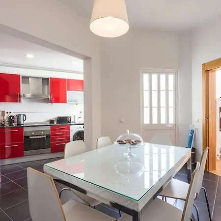 בית נופש Charming House With Terrace Near The Center פארו