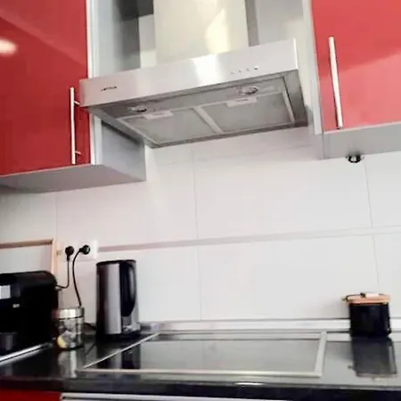 Charming House With Terrace Near The Center פארו
