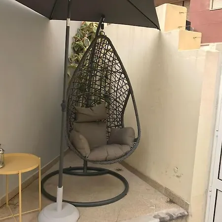 Charming House With Terrace Near The Center בית נופש