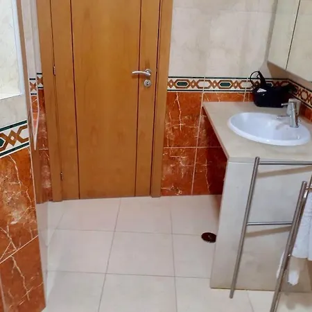 בית נופש Charming House With Terrace Near The Center פארו