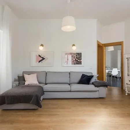 Charming House With Terrace Near The Center *