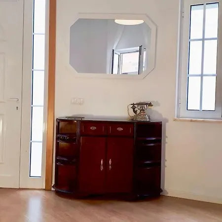 Charming House With Terrace Near The Center פארו