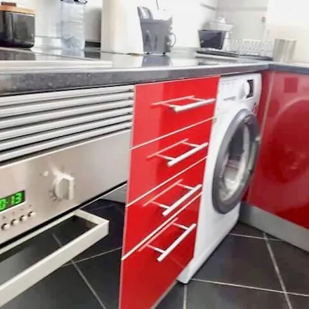 Charming House With Terrace Near The Center Dom wakacyjny