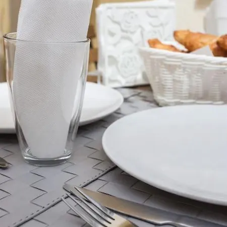 Charming House With Terrace Near The Center Dom wakacyjny