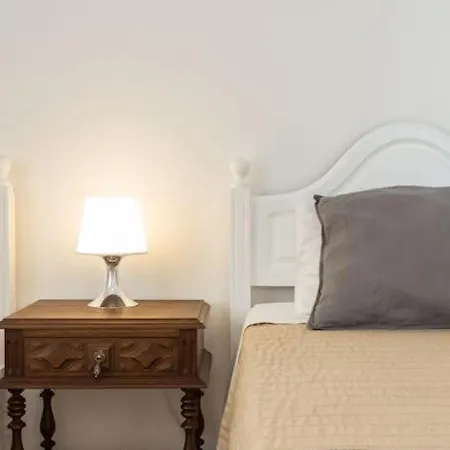 Charming House With Terrace Near The Center Dom wakacyjny