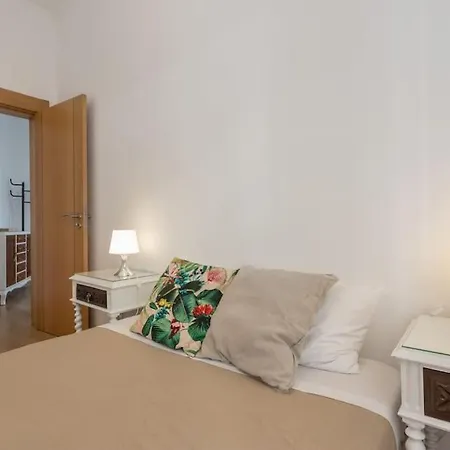 Charming House With Terrace Near The Center *