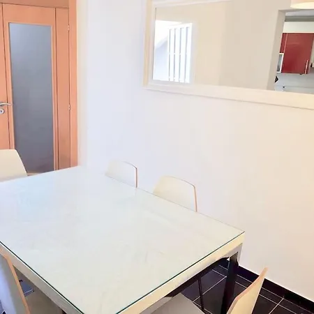 Charming House With Terrace Near The Center