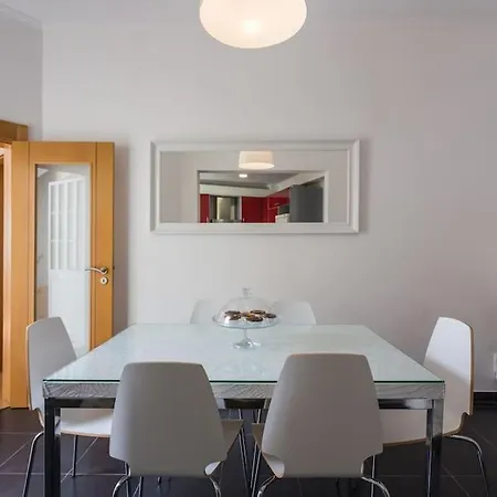 Dom wakacyjny Charming House With Terrace Near The Center