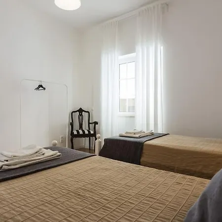 Charming House With Terrace Near The Center فارو