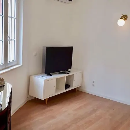 Charming House With Terrace Near The Center