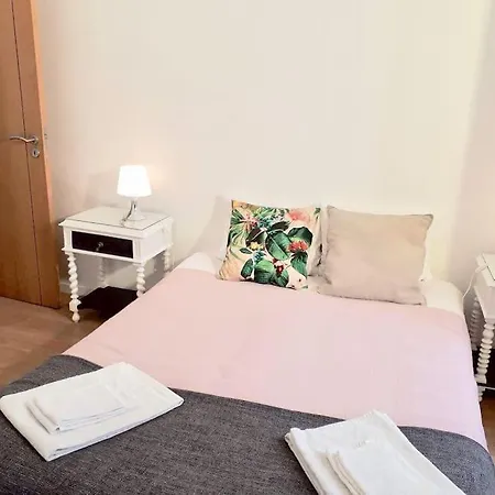 Dom wakacyjny Charming House With Terrace Near The Center *