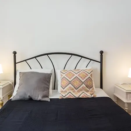 Charming House With Terrace Near The Center