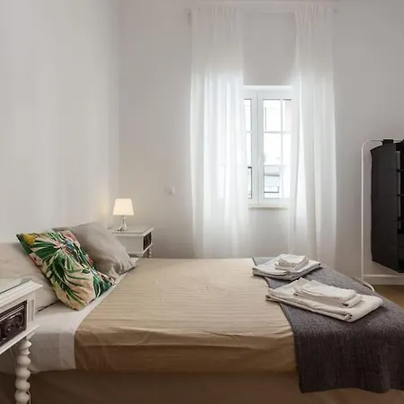 Charming House With Terrace Near The Center *