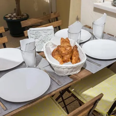 Charming House With Terrace Near The Center